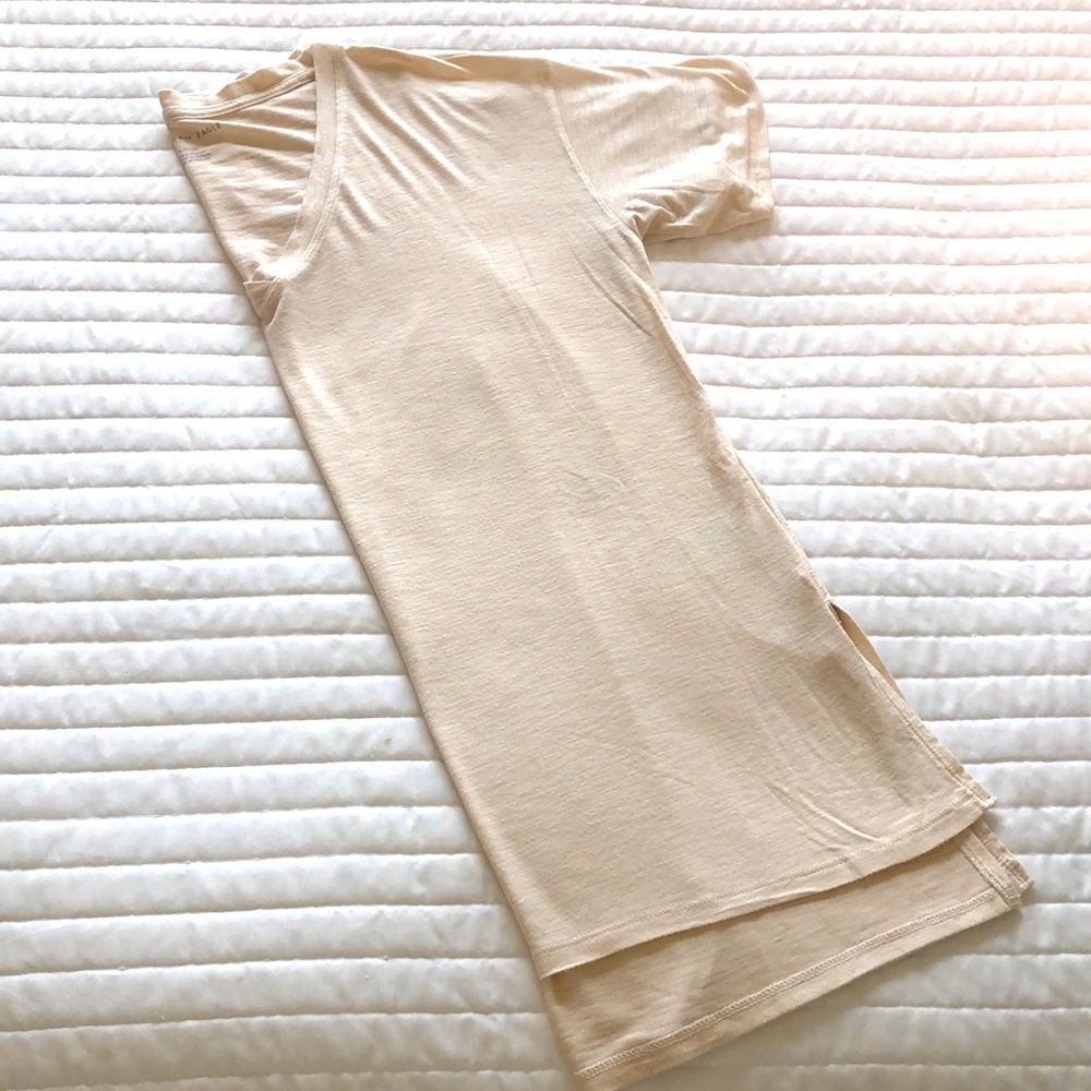 AE Women’s Soft Slit Cream T-Shirt - Picture 1 of 3